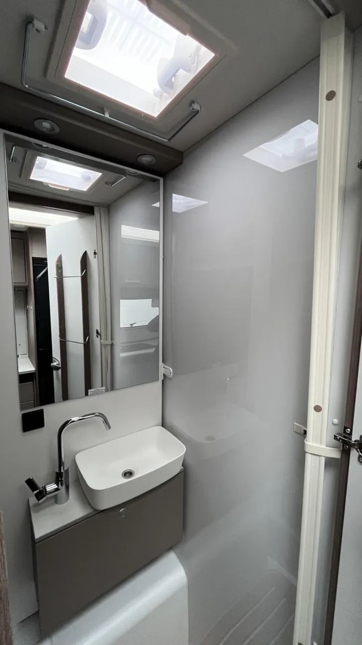 Fahrzeugbild Carado T 328 #12