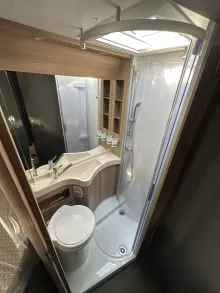 Toilette Carthago C1-tourer T 143 KB-LE comfort 4.2t ohne Hubbett