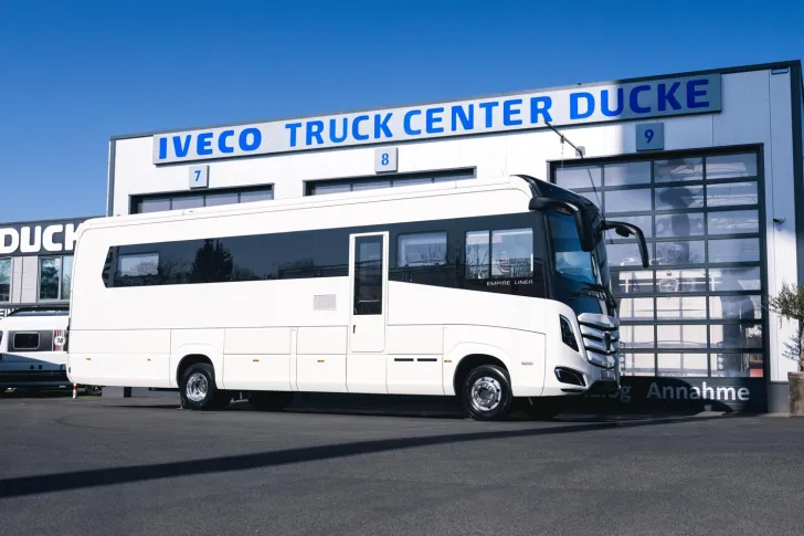 Fahrzeugbild Morelo Empire Liner 110 GSB mit PKW-Garage #3