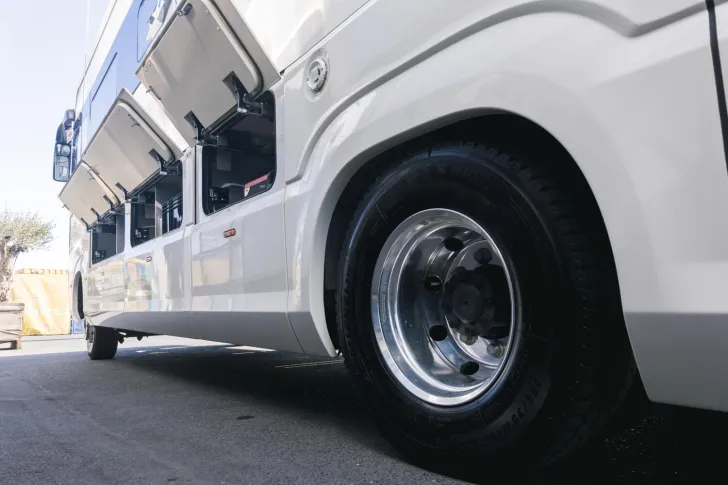 Fahrzeugbild Morelo Empire Liner 110 GSB mit PKW-Garage #10