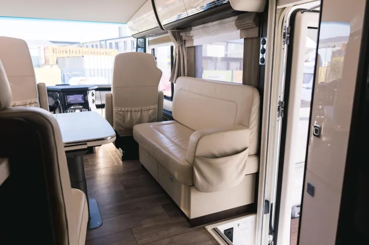 Fahrzeugbild Morelo Empire Liner 110 GSB mit PKW-Garage #18