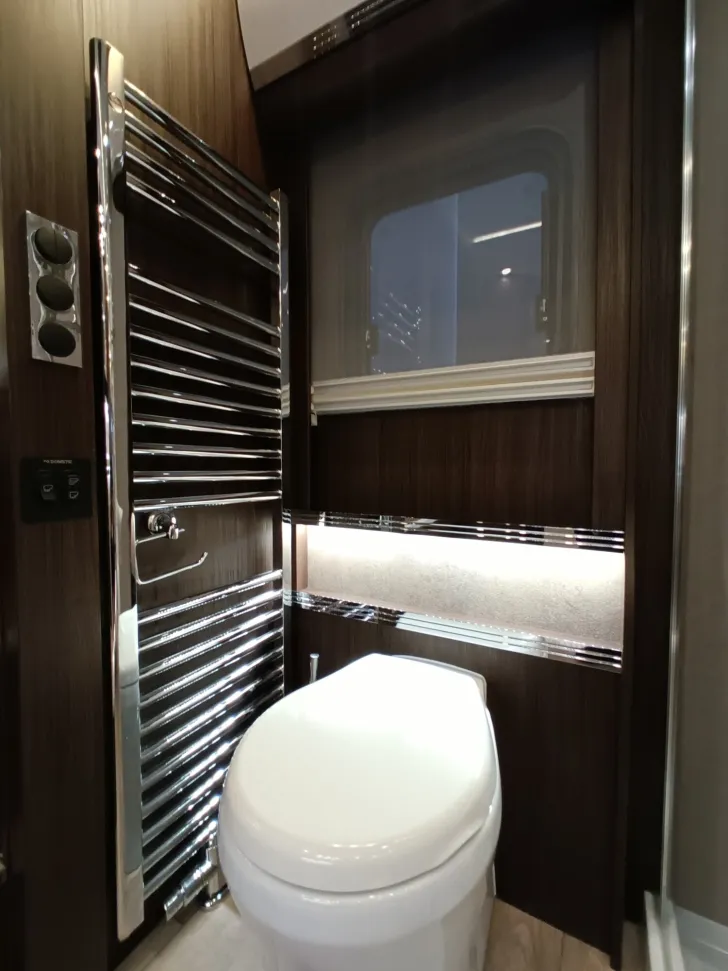 Fahrzeugbild Morelo Empire Liner 110 GSB mit PKW-Garage #31