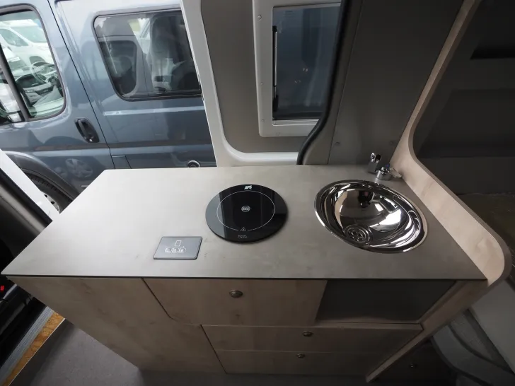 Fahrzeugbild Clever Einzelstück, Individualausbau Längsb., D-Heiz. #10