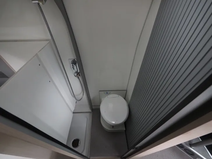 Fahrzeugbild Clever Einzelstück, Individualausbau Längsb., D-Heiz. #11