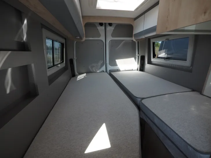 Fahrzeugbild Clever Einzelstück, Individualausbau Längsb., D-Heiz. #13