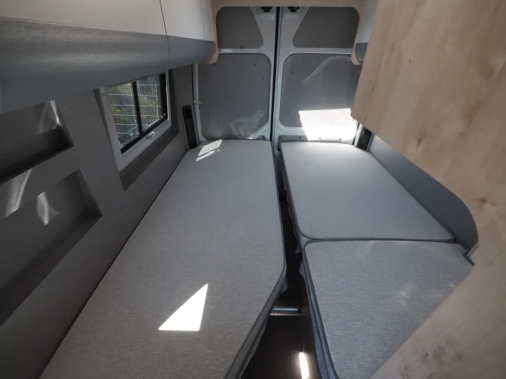 Fahrzeugbild Clever Einzelstück, Individualausbau Längsb., D-Heiz. #14