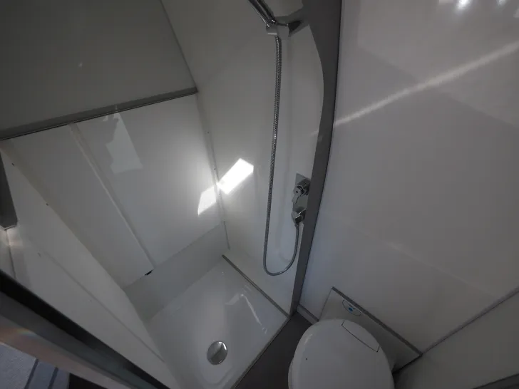 Fahrzeugbild Clever Einzelstück, Individualausbau Längsb., D-Heiz. #19