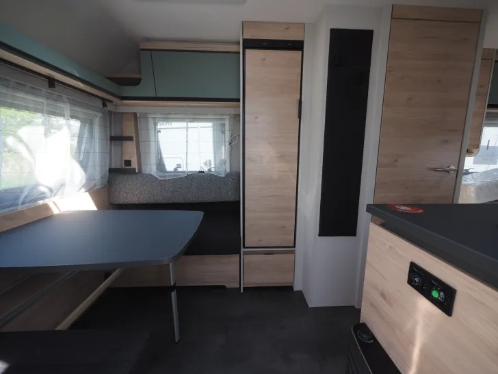 Fahrzeugbild Dethleffs Camper 460 EL, Fußbodenheizung, ATC, uvm. #3