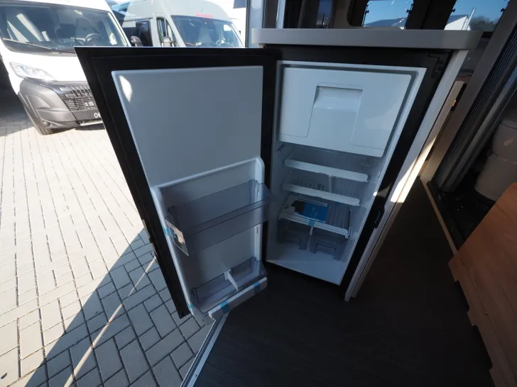 Fahrzeugbild Dethleffs Globetrail 600 DS, Aufstelldach, Automatik #8