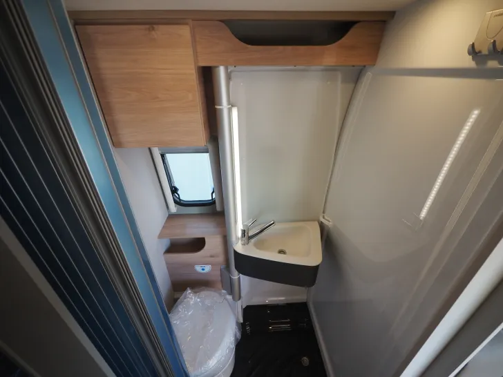 Fahrzeugbild Dethleffs Globetrail 600 DS, Aufstelldach, Automatik #13