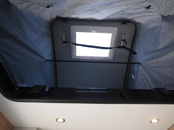 Fahrzeugbild Dethleffs Globetrail 600 DS, Aufstelldach, Automatik #16