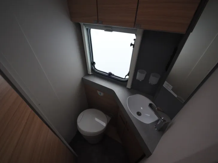 Fahrzeugbild Dethleffs Pulse I 7051 DBM GT, SAT/TV, 180 PS Maxi #12