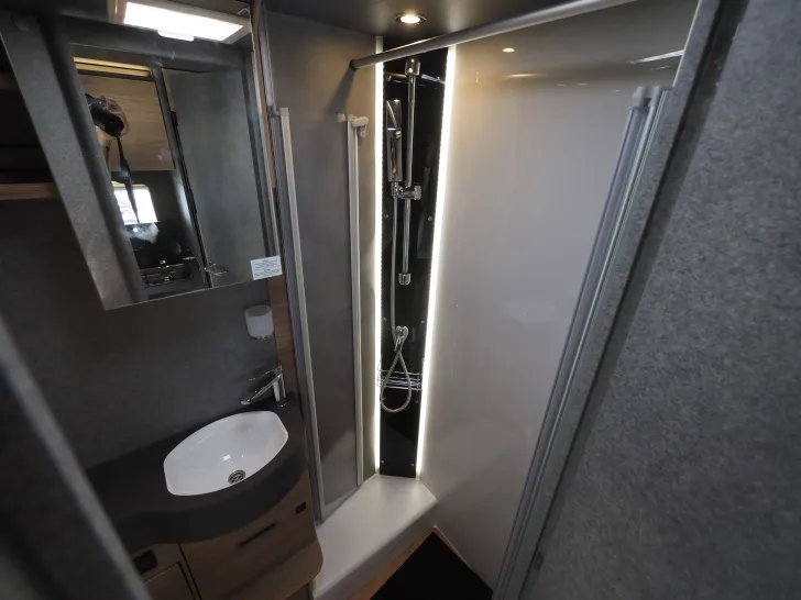 Fahrzeugbild Dethleffs Trend T 6817 EB GT, Automatik, Hubbett, Family #11