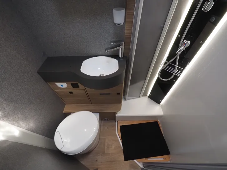 Fahrzeugbild Dethleffs Trend T 6817 EB GT, Automatik, Hubbett, Family #12