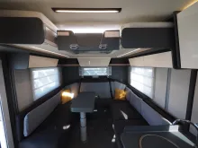 Fahrzeugbild Laika KOSMO L 105, Rundsitzgruppe/Hubbett, Autom. #7