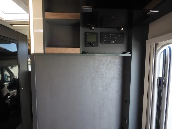 Fahrzeugbild Laika KOSMO L 105, Rundsitzgruppe/Hubbett, Autom. #9