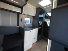 Fahrzeugbild Laika KOSMO L 105, Rundsitzgruppe/Hubbett, Autom. #10