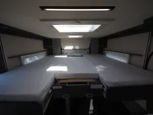 Fahrzeugbild Laika KOSMO L 105, Rundsitzgruppe/Hubbett, Autom. #13