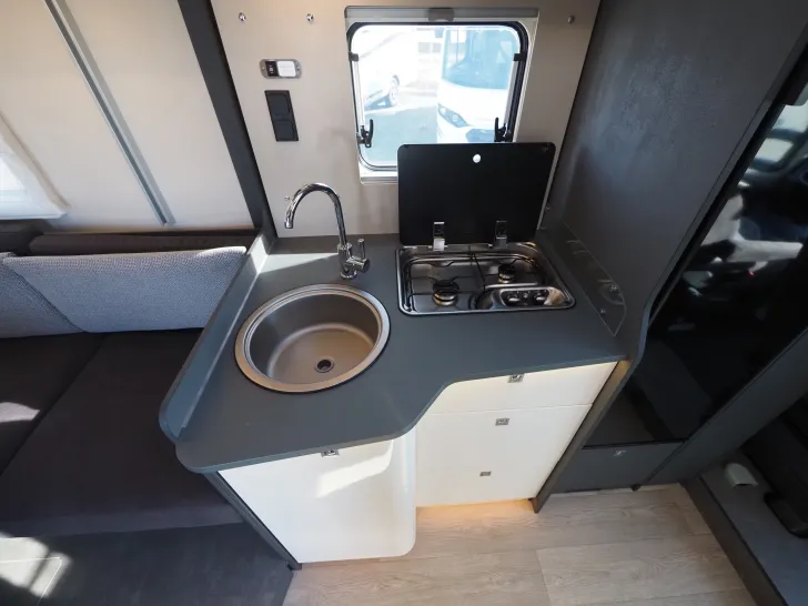 Fahrzeugbild Laika KOSMO L 105, Rundsitzgruppe/Hubbett, Autom. #14