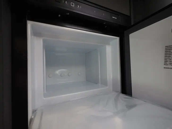 Fahrzeugbild Laika KOSMO L 409, Multimedia, Hubbett, Markise uvm #10