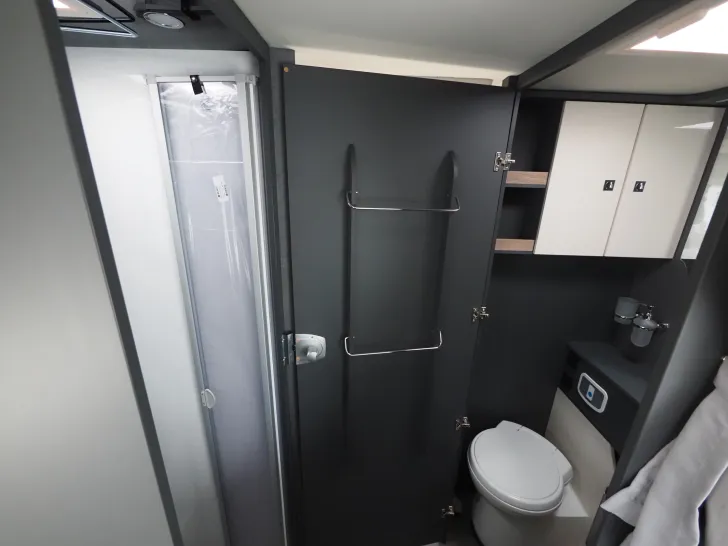 Fahrzeugbild Laika KOSMO L 409, Multimedia, Hubbett, Markise uvm #12