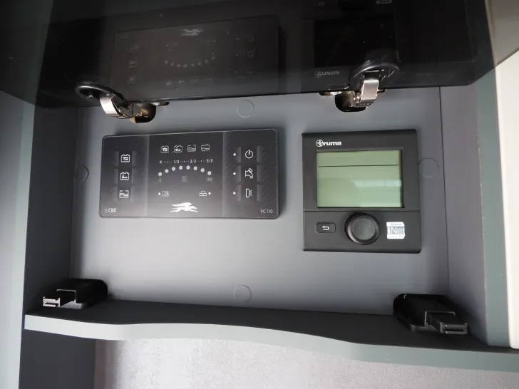 Fahrzeugbild Laika KOSMO L 409, Multimedia, Hubbett, Markise uvm #17