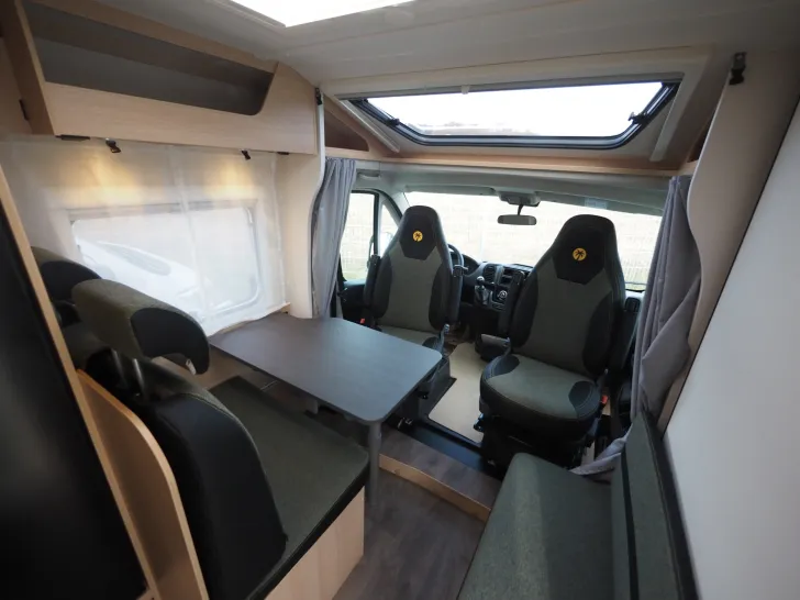 Fahrzeugbild Sunlight V 67S, Modell 2026, Neuheit, Easy Fold Bett #5