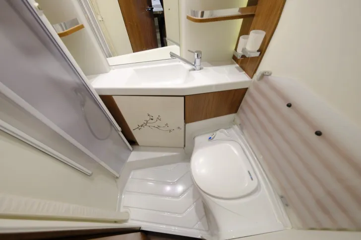 Fahrzeugbild Eura Mobil Profila T 590 FB/Festbett/Markise/Garage/Solar #13