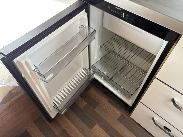 Fahrzeugbild Weinsberg CaraOne EDITION HOT 390 QD IC-Line UVP: 25.203,- #12