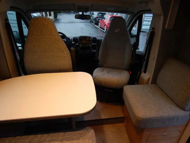 Fahrzeugbild Dethleffs Just 90 T 7052 EB Familienfahrzeug #12