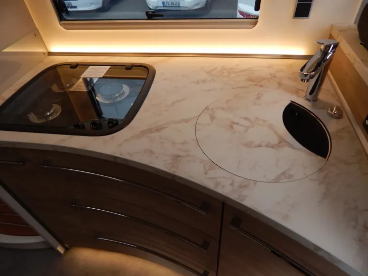 Fahrzeugbild Dethleffs Globetrotter XXL A 9000-2 EB Top Family Fahrzeug #20