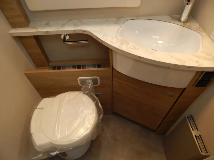 Fahrzeugbild Dethleffs Globetrotter XXL A 9000-2 EB Top Family Fahrzeug #24