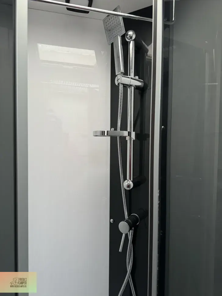 Fahrzeugbild Chausson Titanium Ultimate 777 alle Pakete,Hubbett #17
