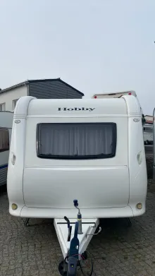 Frontal Vorne Hobby De Luxe 440 SF