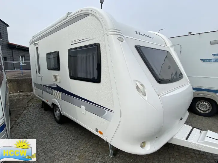 Schräg Vorne Hobby De Luxe 440 SF
