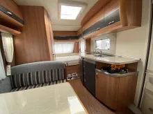 Sicht vorne-hinten Hobby De Luxe 440 SF