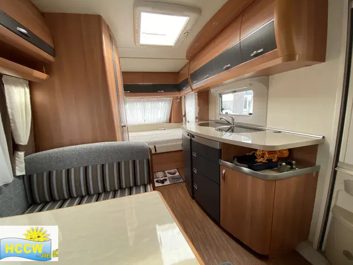 Sicht vorne-hinten Hobby De Luxe 440 SF