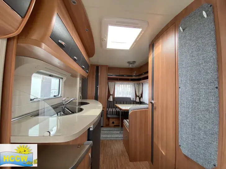 Sicht vorne-hinten Hobby De Luxe 440 SF