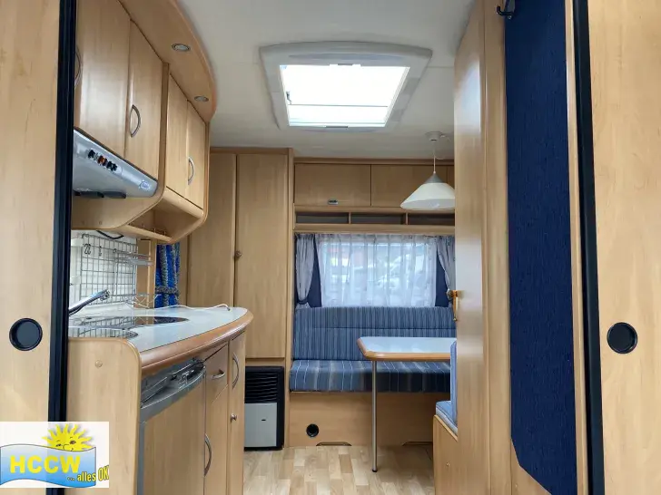 Sicht vorne-hinten Hobby De Luxe 440 SF