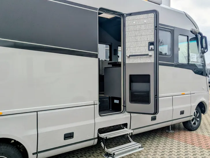 Fahrzeugbild Niesmann + Bischoff Flair 920 207 PS / 7,49 t, Luftfederung #7