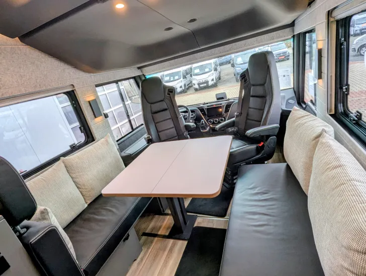 Fahrzeugbild Niesmann + Bischoff Flair 920 207 PS / 7,49 t, Luftfederung #8