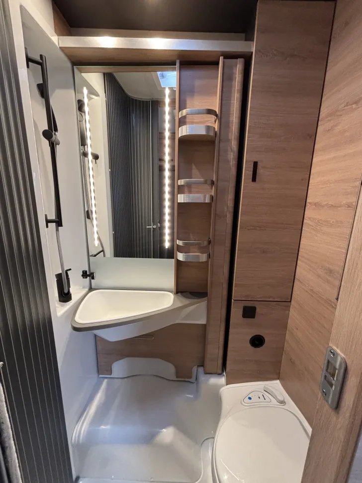 Fahrzeugbild Knaus L!VE WAVE 650 MEG Black Selection Live All-in-One Navi, Lift V16 #12