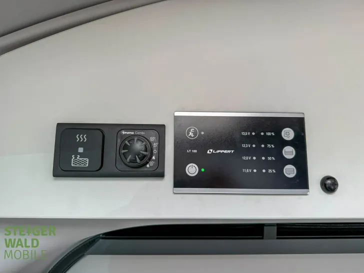 Fahrzeugbild LMC INNOVAN FORD 590 *AUT*NEW Ford #25