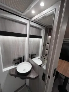 Fahrzeugbild Bürstner Signature SFT 7.0 #25