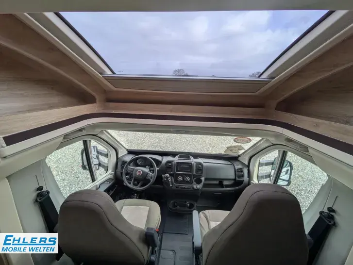 Fahrzeugbild Eura Mobil Profila RS PRS 695 EB 140PS/Dachklima/Fahrradträger/Markise #8