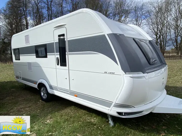 Schräg Vorne Hobby De Luxe 545 KMF Auflastung inkl. Alufelgen