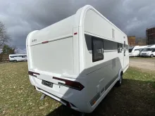 Schräg Hinten Hobby De Luxe 545 KMF Auflastung inkl. Alufelgen