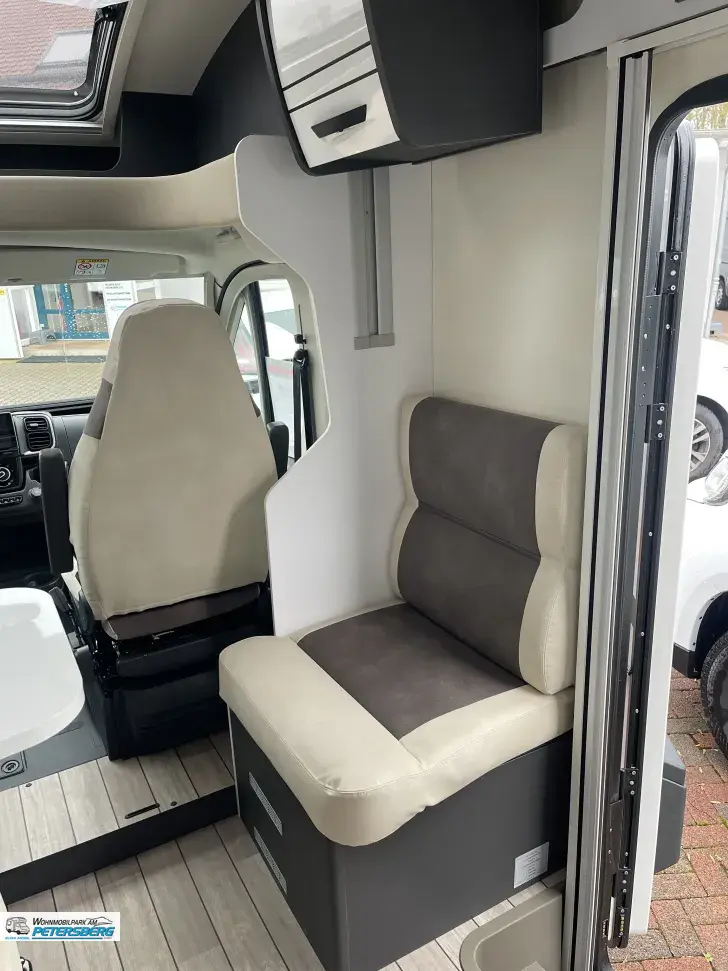 Fahrzeugbild Forster T 745 EB Travel-Line- & Winter-Paket #10