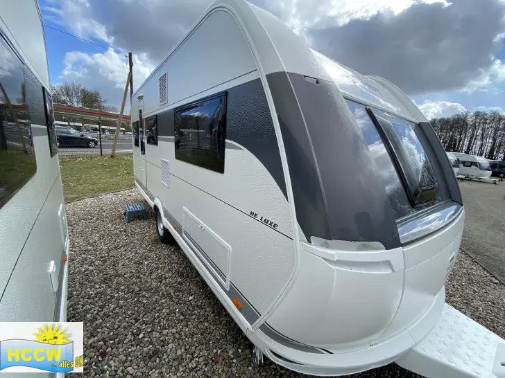 Schräg Vorne Hobby De Luxe 495 UL Auflastung 1.800 kg