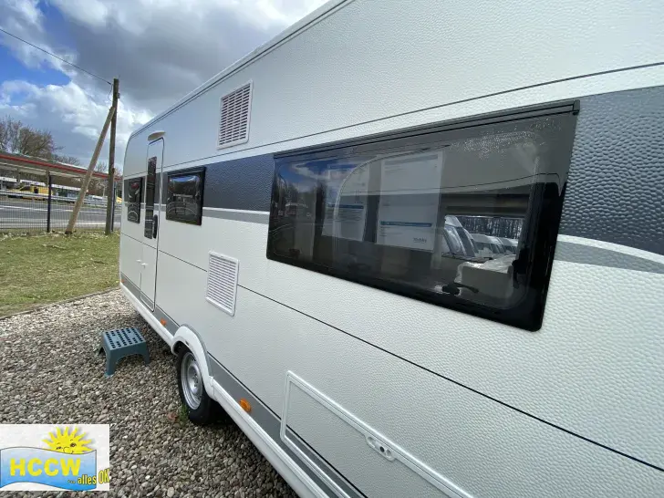 Seitlich Hobby De Luxe 495 UL Auflastung 1.800 kg